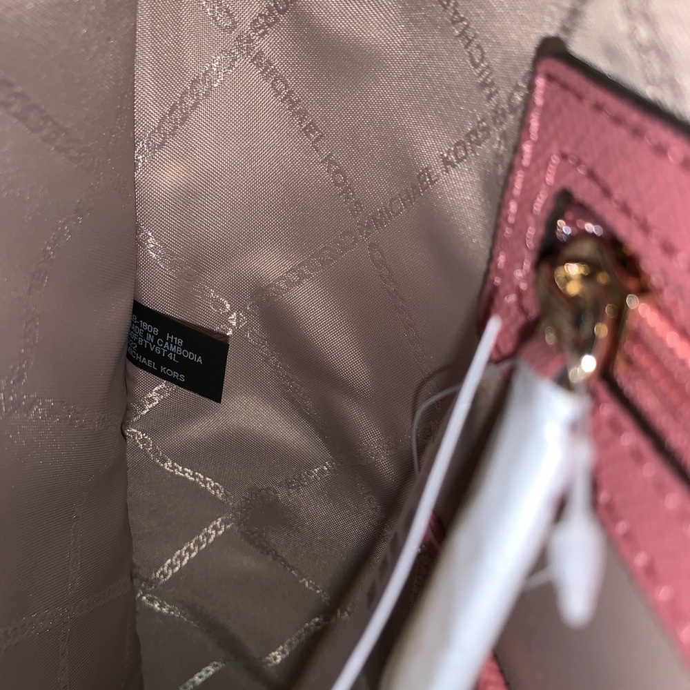 Michael Kors voyager east west tote - Picture 4 of 8